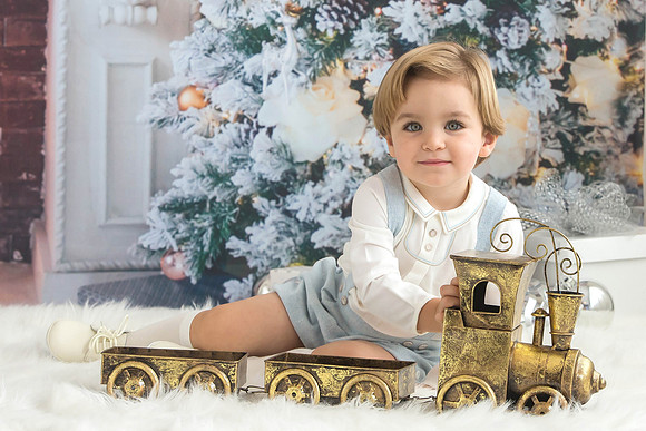 white tree gold train